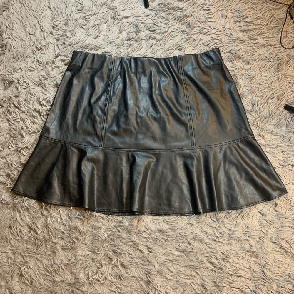 Ava and Viv black faux leather ruffle mini skirt sz 1XL